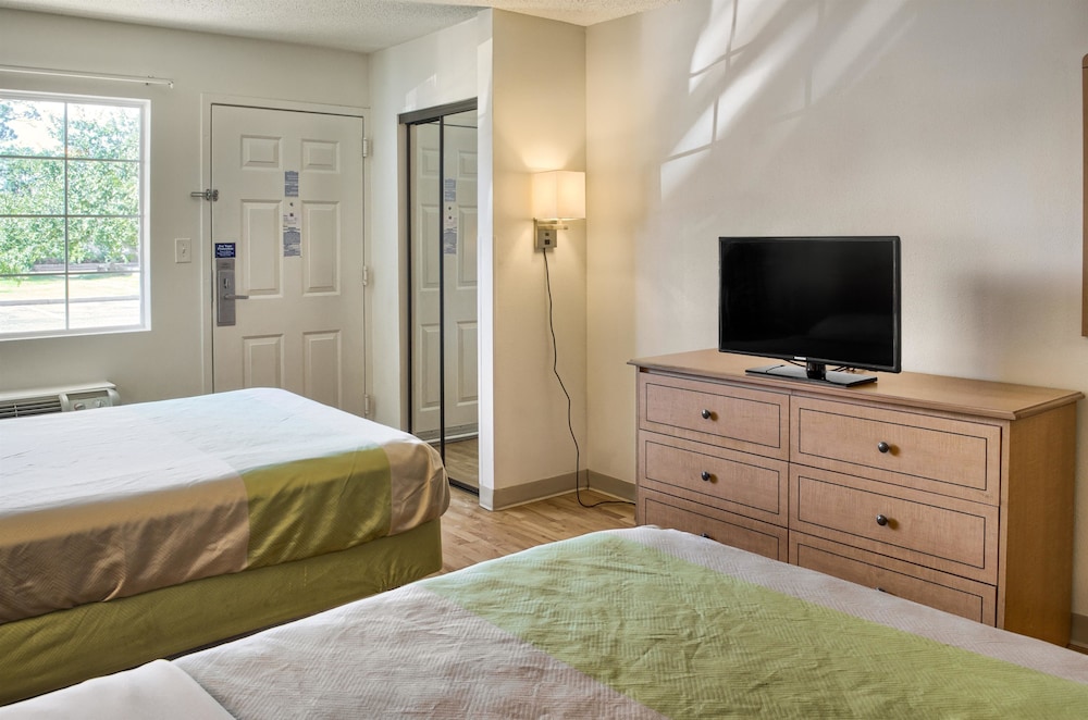 studio 6 ocean springs ms