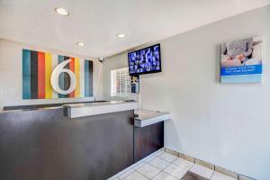 studio 6 ocean springs ms