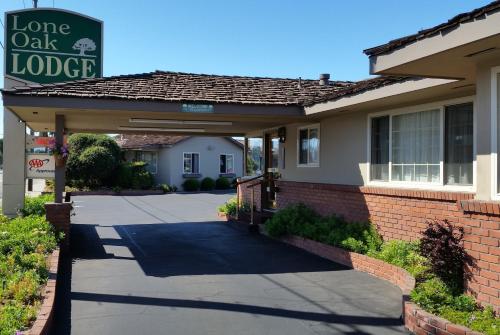 lone oak lodge