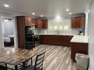 lone oak lodge