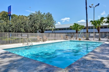 studio 6 jacksonville fl baymeadows