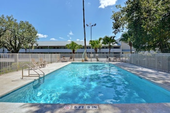 studio 6 jacksonville fl baymeadows