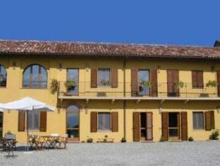 Ca' Villa Club Agriturismo,Camino>>Alessandria,3 star