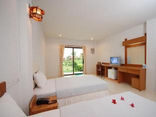 Golden Cliff Beach Resort,In Laem Klat,3 star