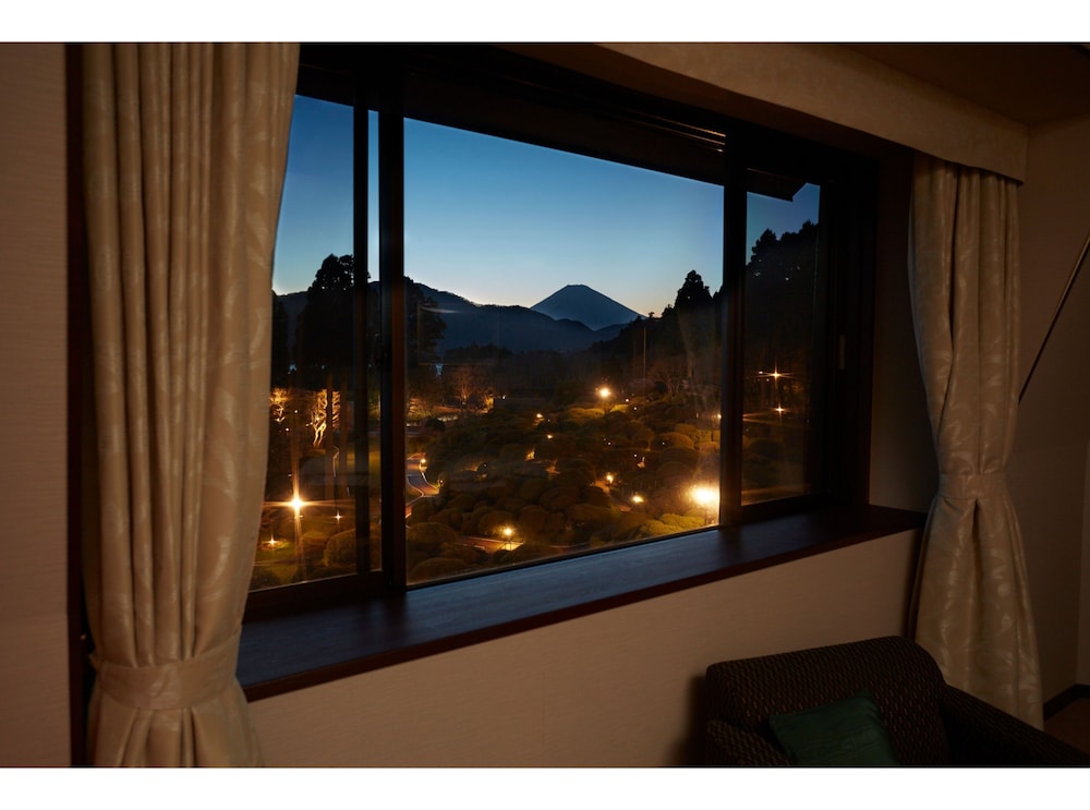 hotel de yama hakone lake side