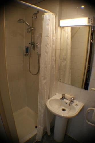clifton court metro hotel