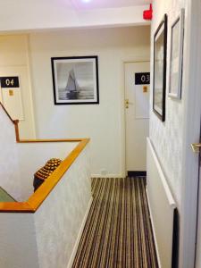 clifton court metro hotel