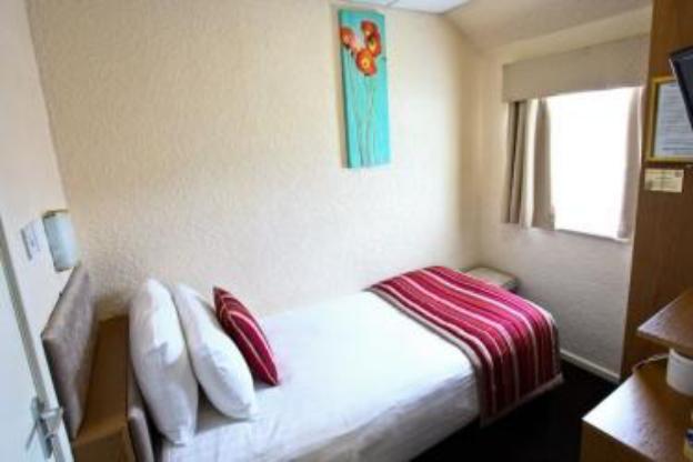 clifton court metro hotel