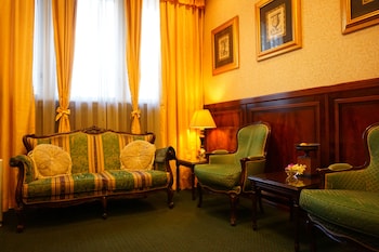 dukes hotel nakasu