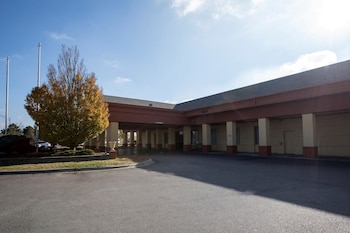clarion hotel detroit metro airport