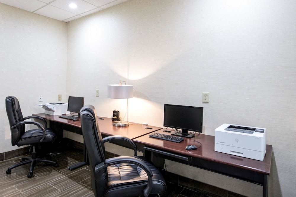 clarion hotel detroit metro airport