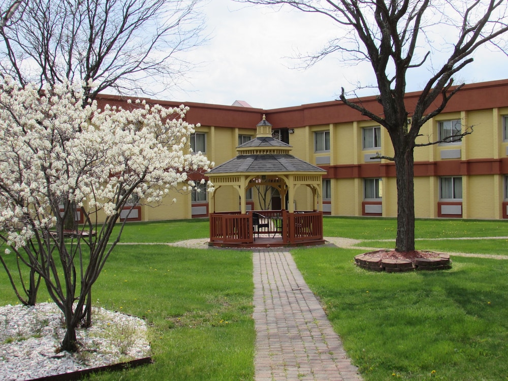 clarion hotel detroit metro airport