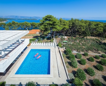 hvar