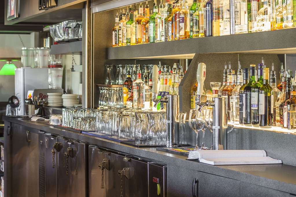 quality inn waddling dog