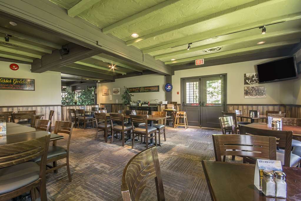 quality inn waddling dog