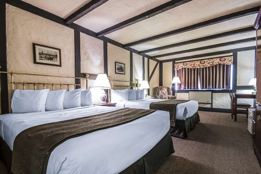 quality inn waddling dog