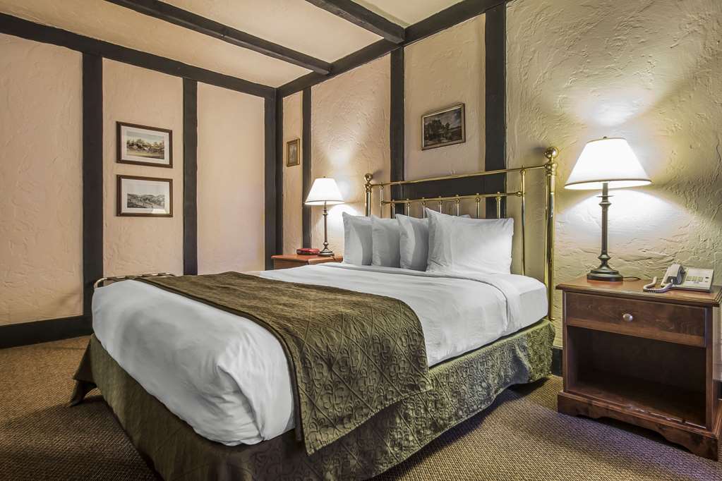 quality inn waddling dog