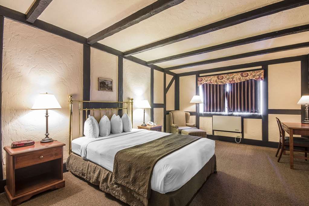 quality inn waddling dog