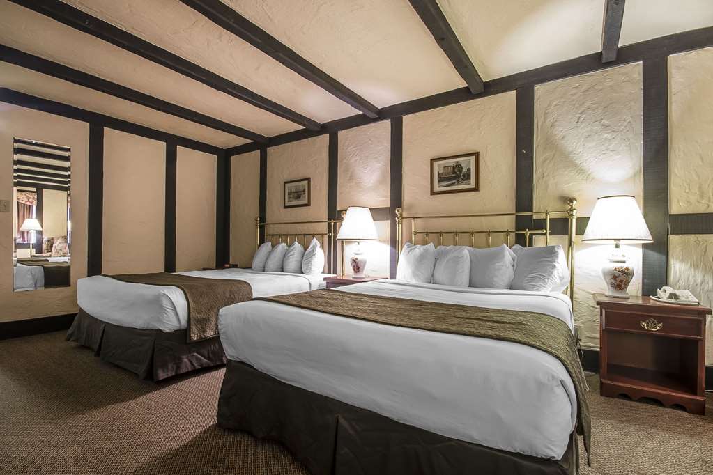 quality inn waddling dog