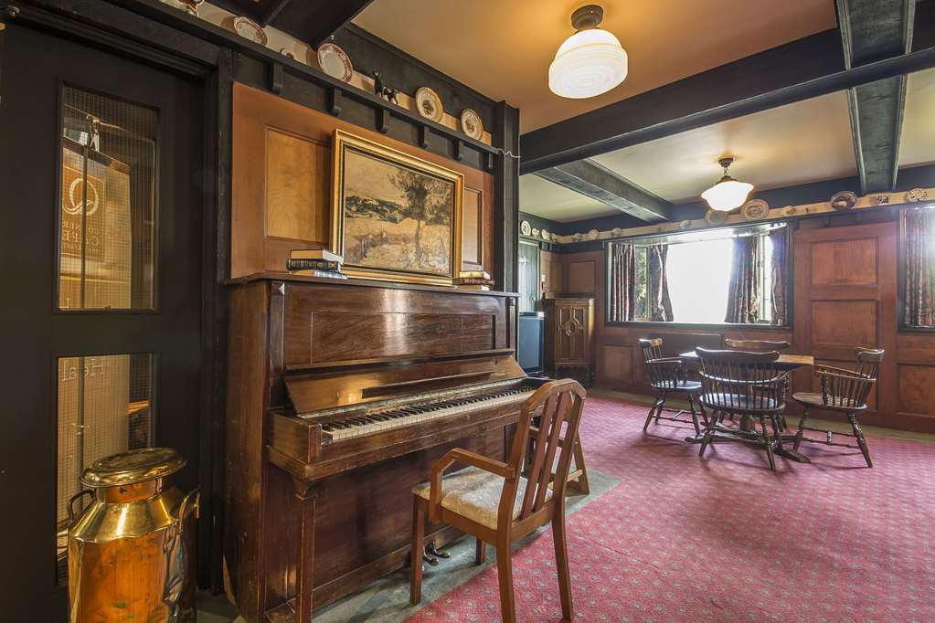 quality inn waddling dog