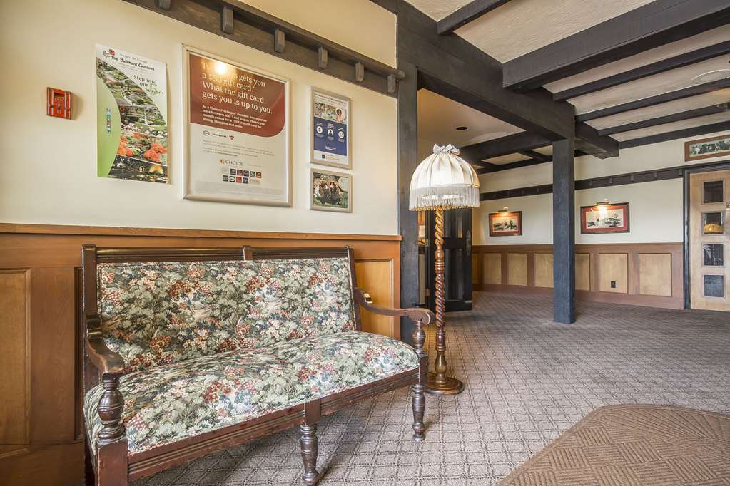 quality inn waddling dog