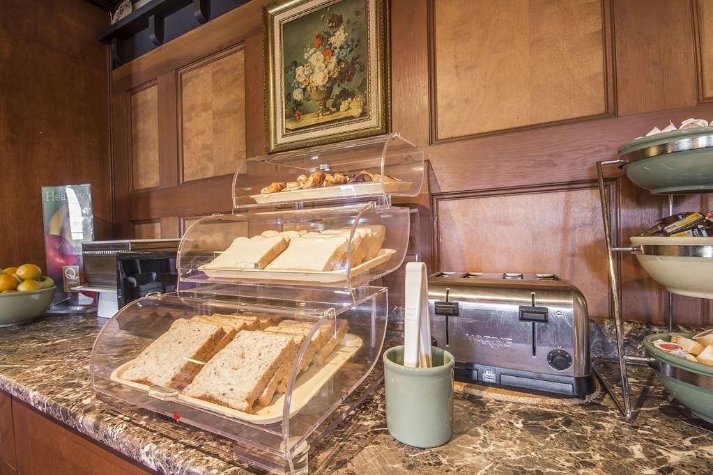 quality inn waddling dog