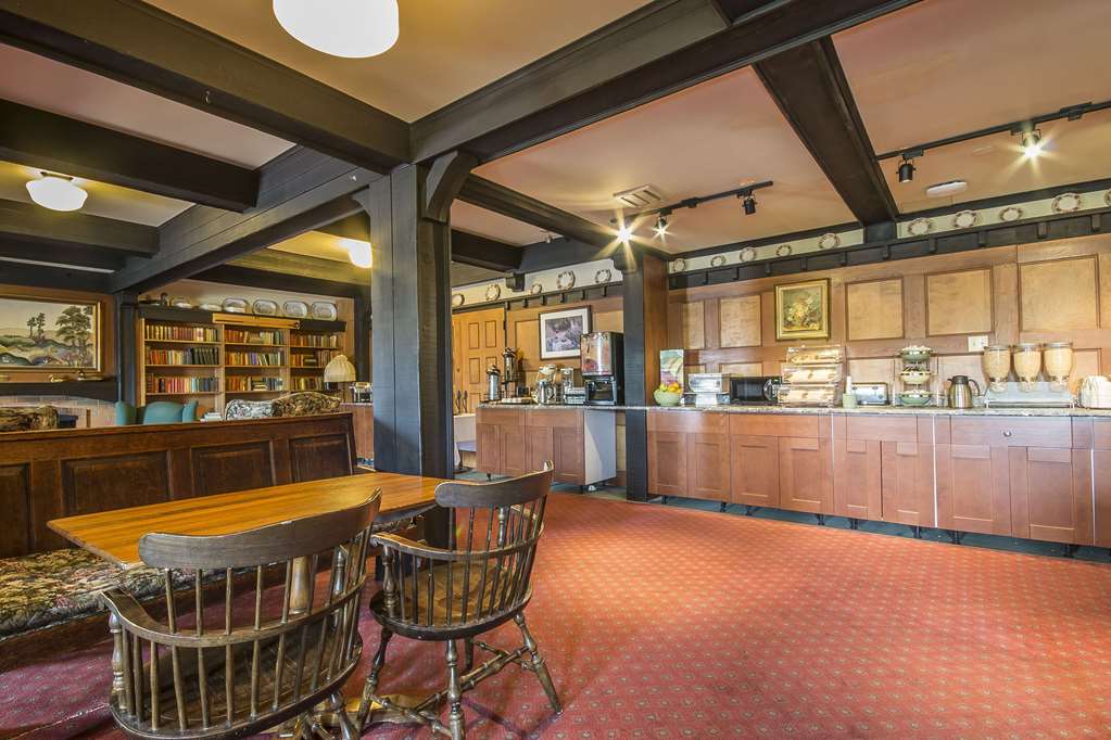 quality inn waddling dog