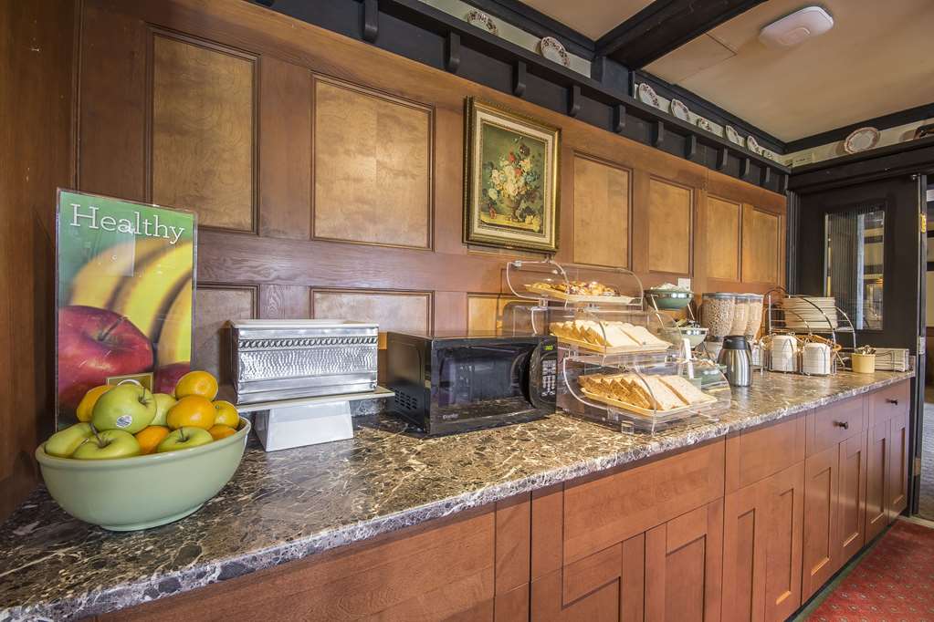 quality inn waddling dog