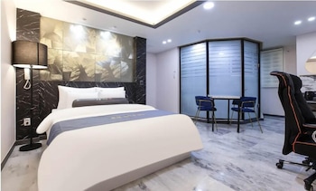 on and off hotel