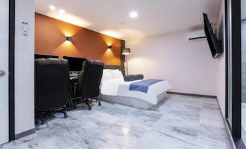 on and off hotel
