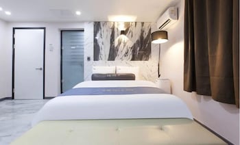 on and off hotel
