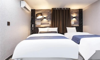 on and off hotel