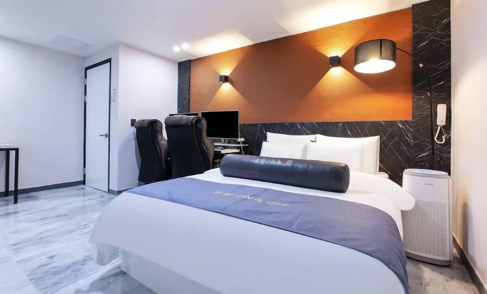 on and off hotel
