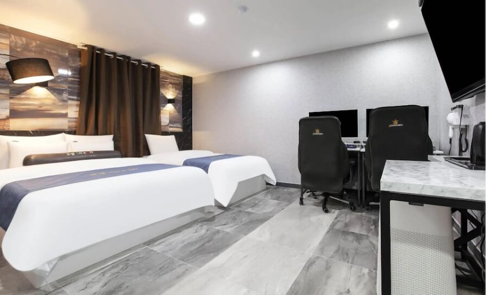 on and off hotel