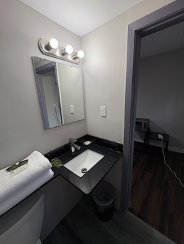 advance inn