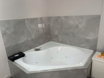 advance inn