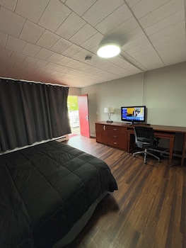 advance inn