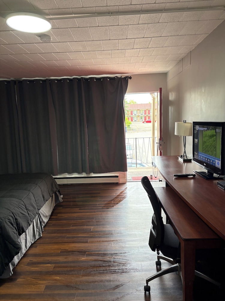 advance inn