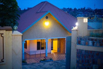 inviting 6 bedrooms apartment in kigali