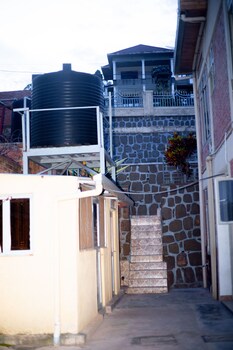 inviting 6 bedrooms apartment in kigali