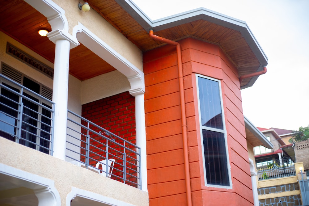 inviting 6 bedrooms apartment in kigali