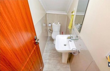 inviting 6 bedrooms apartment in kigali