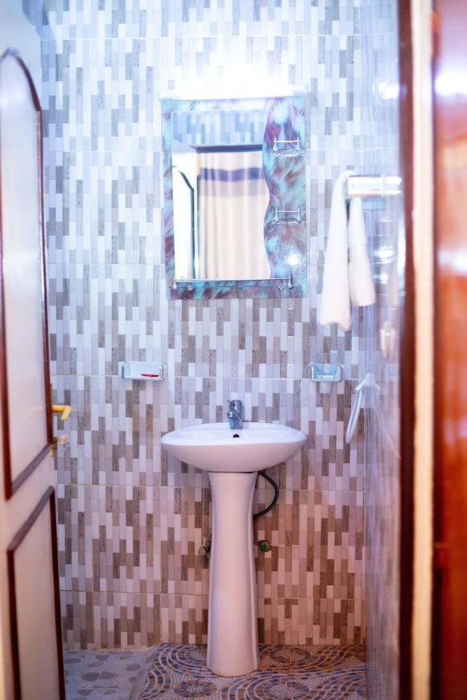 inviting 6 bedrooms apartment in kigali