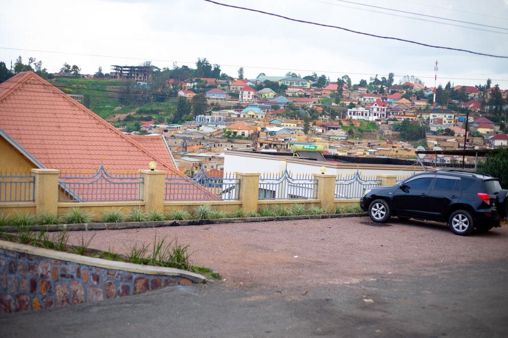 inviting 6 bedrooms apartment in kigali