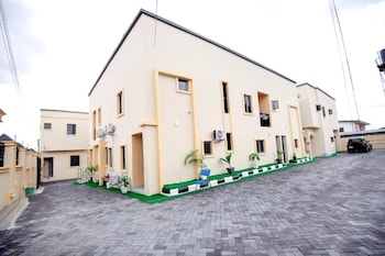 iris gold apartments