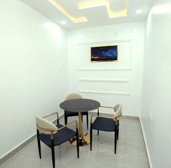iris gold apartments