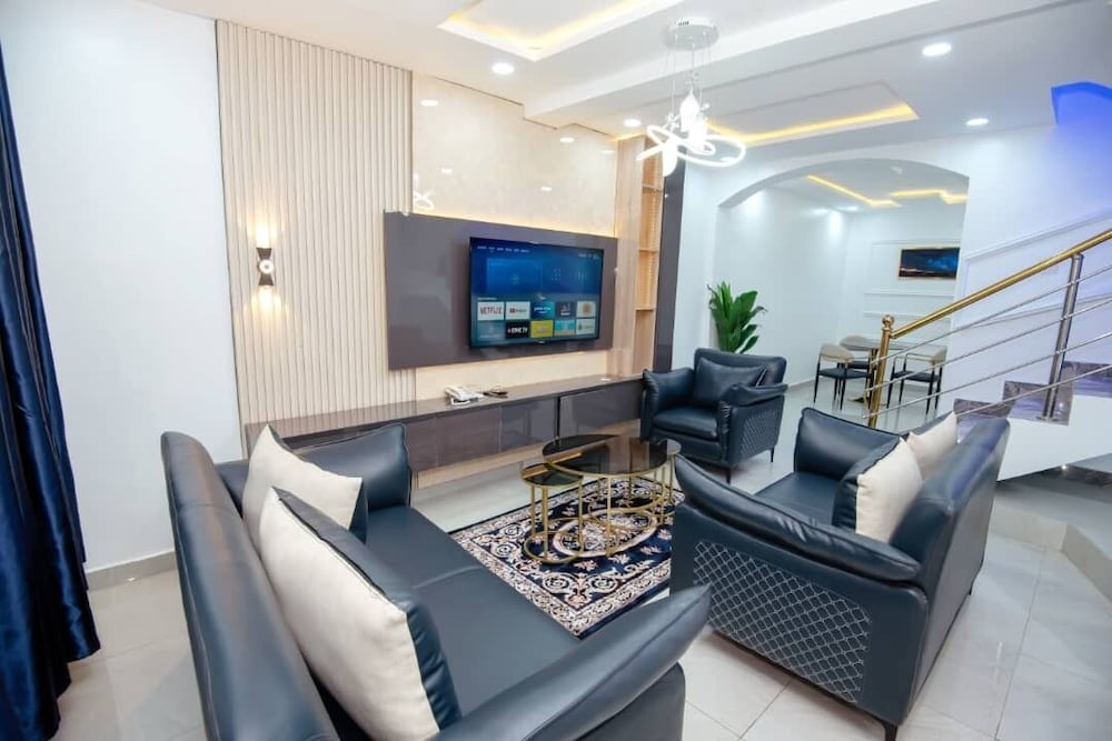 iris gold apartments
