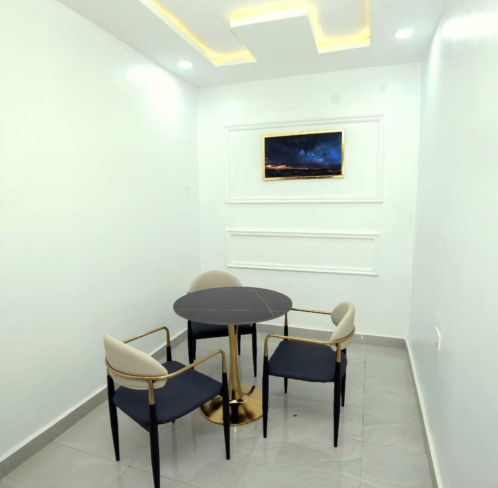 iris gold apartments