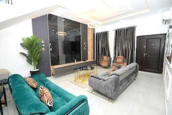 iris gold apartments