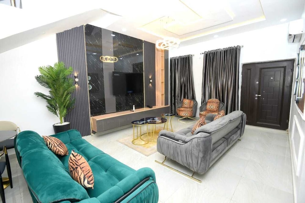 iris gold apartments
